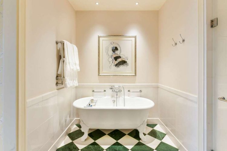 Guest room bath