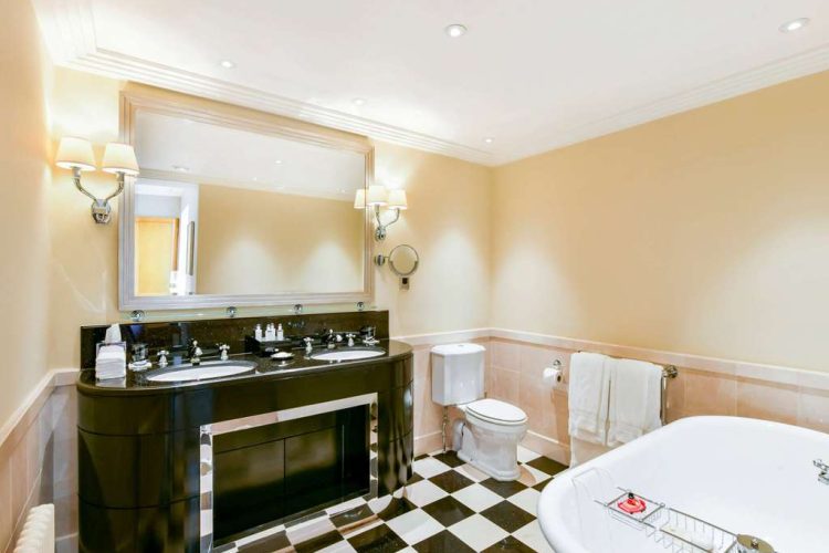 Guest room bath