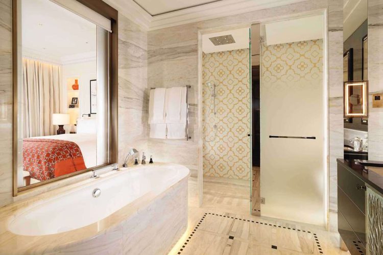 Suite bath