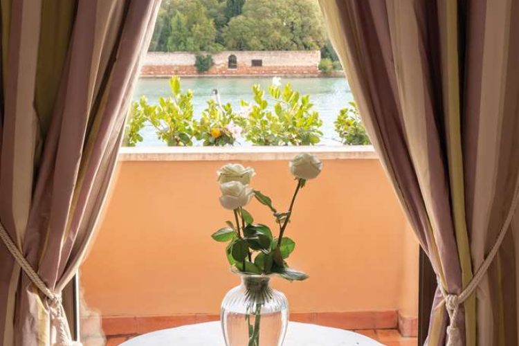 Premium Lagoon View Room