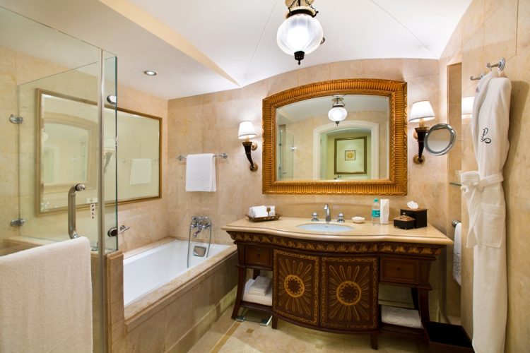 Deluxe Room Bathroom