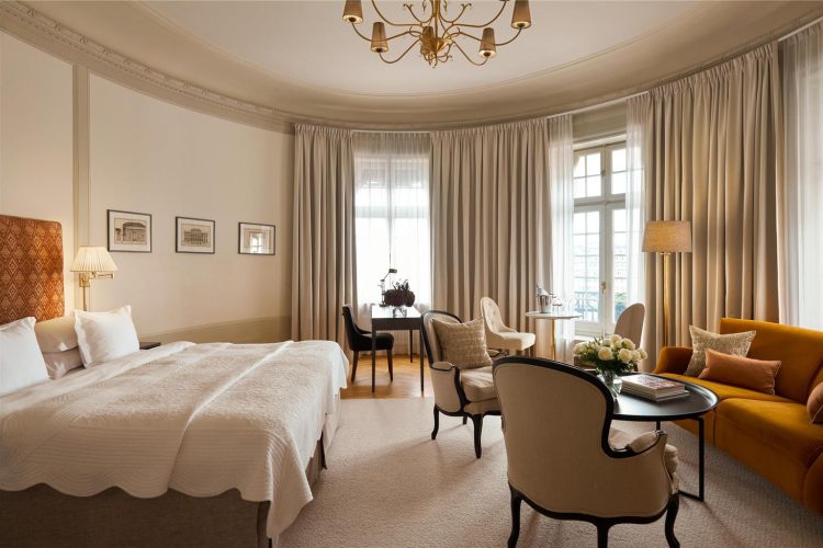 Junior Seaview Suite