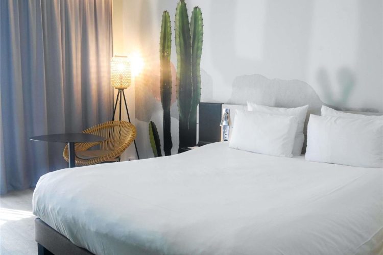 Guest room