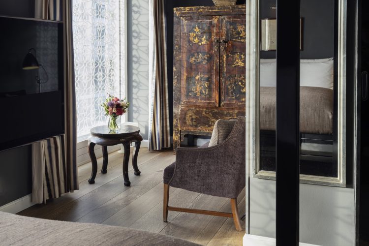 Guest room