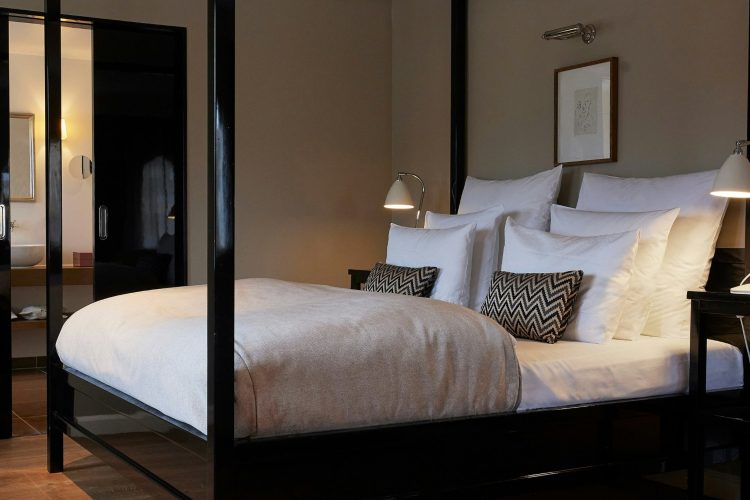 Guest room