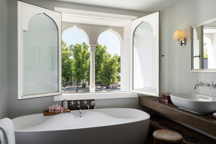 Guest room