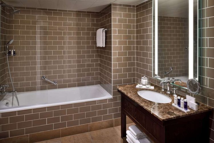 Guest room bath