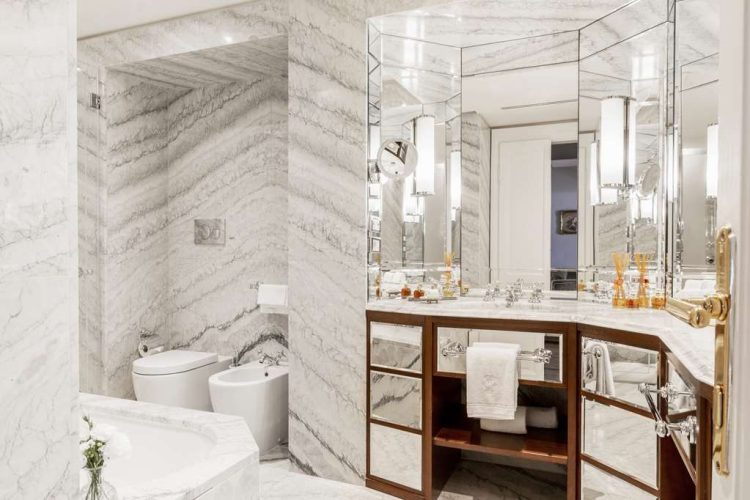 Terrace Garden Suite bathroom