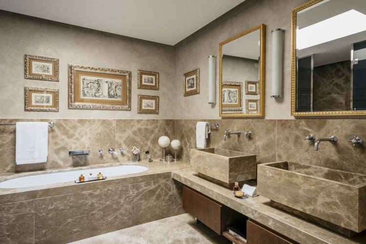 Rooftop Grand Suite bathroom