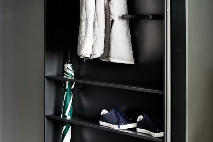 Veriu Green Square Comfy Queen wardrobe