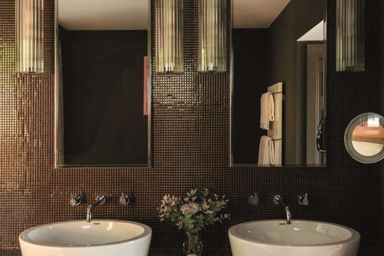 Oliveto Suites bathroom