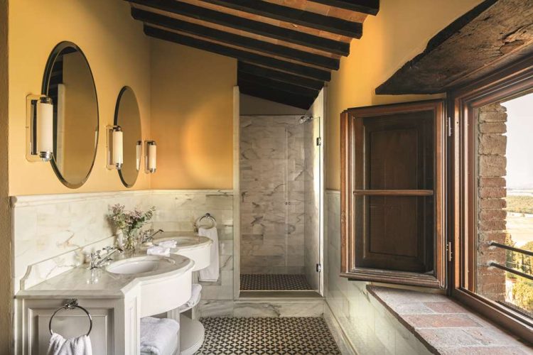 Tuscanica Suite Bathroom