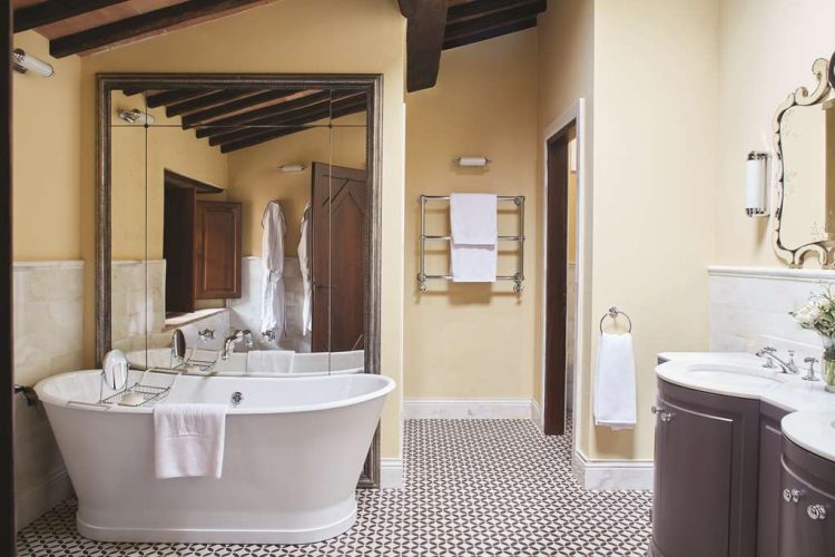 Deluxe Double Room Bathroom