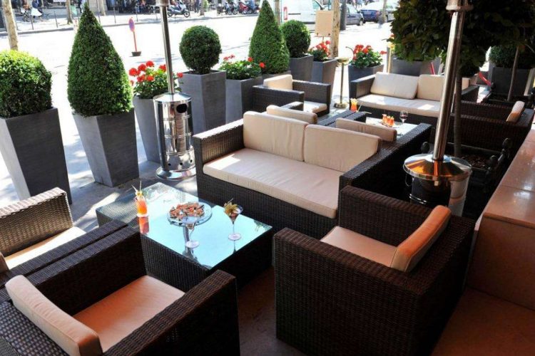 Bar & Restaurants