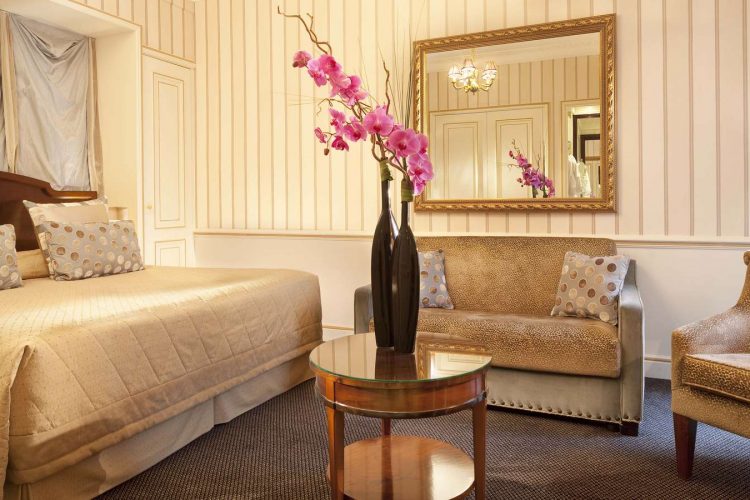 Guest Room (1)