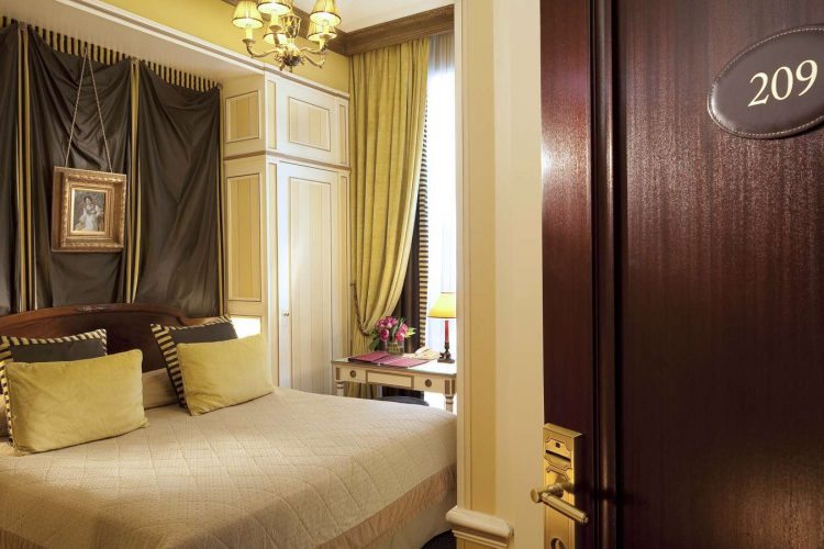Guest Room (3)