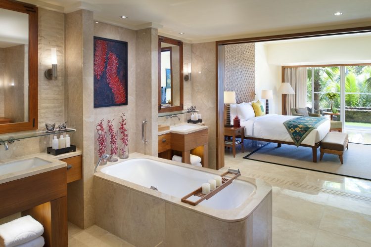 Tropical Suite Bathroom